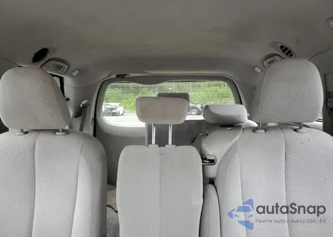 2012 Toyota Sienna Le z USA, uszkodzony, nr VIN 5TDKK3DC7CS248949